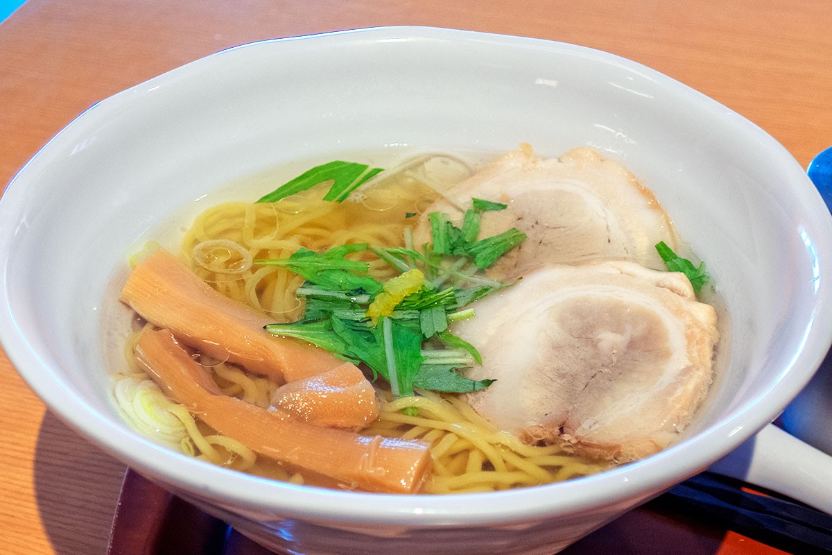 島根県安来市の『ARTEPIA Cafe』の牛骨ラーメン