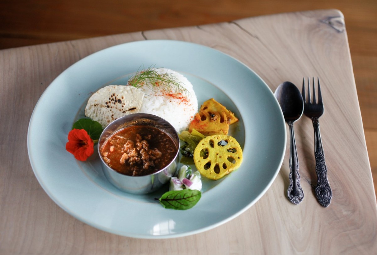 島根県江津市の『CURRY & BEER 山椒魚』の「麦酒羊肉（ビールマトン）キーマカレー」