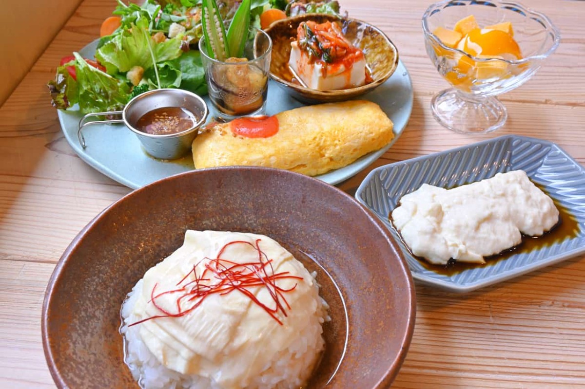 鳥取県米子市の『おとうふカフェヨルヨル』のメニュー