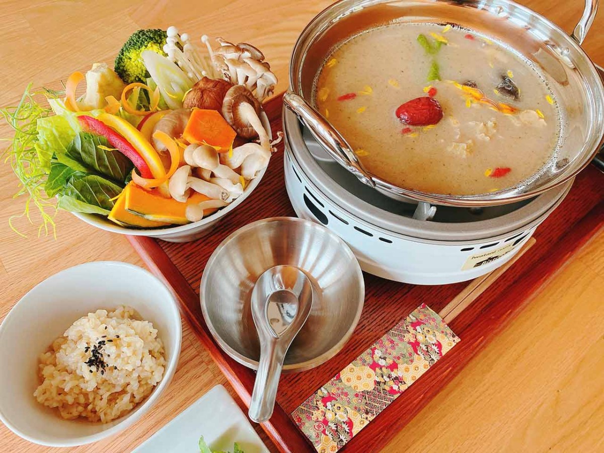 鳥取県鳥取市の『ヴィーガン食養生専門店 ダルマの木』の薬膳鍋