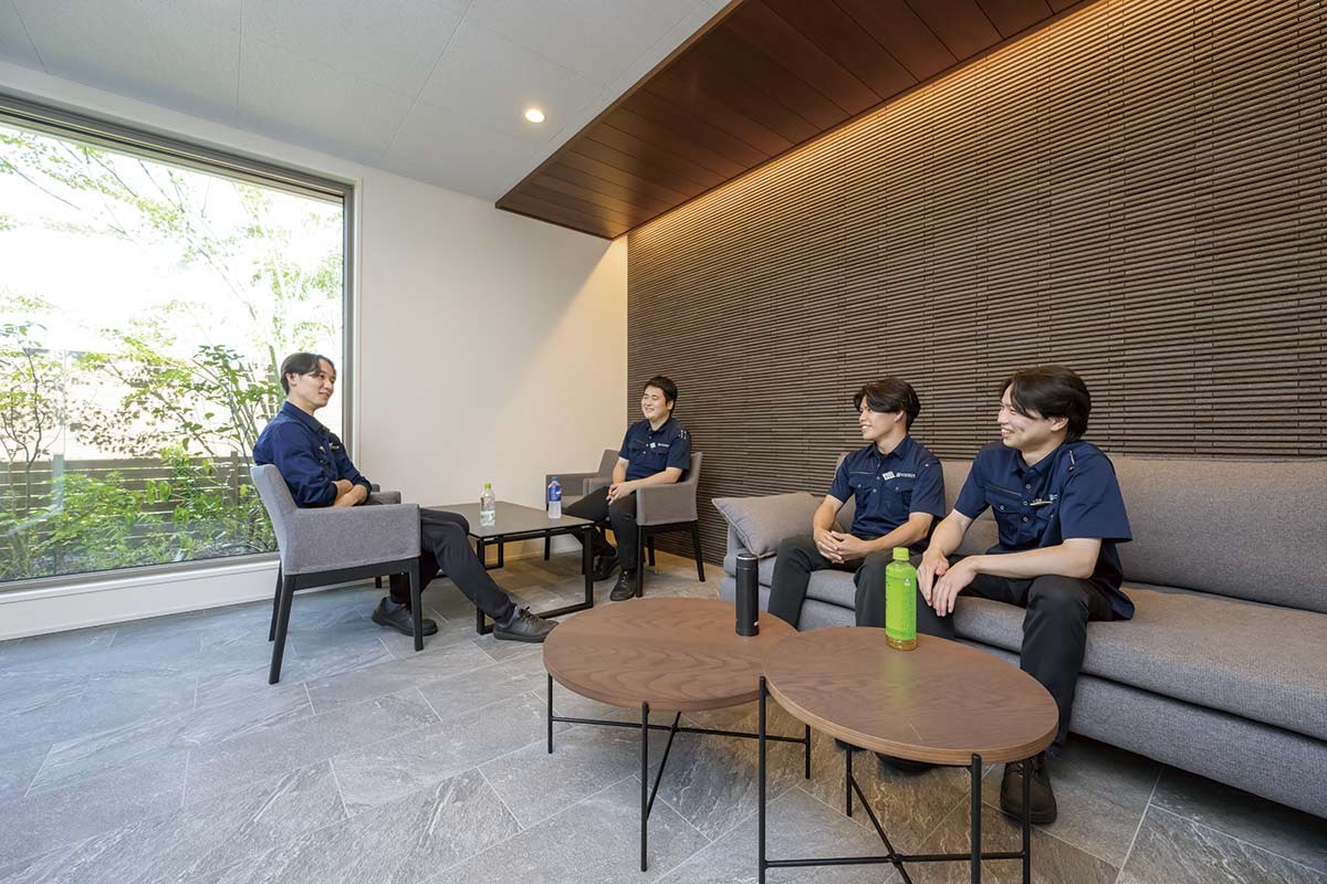 境港市「株式会社日新」のスタッフたち