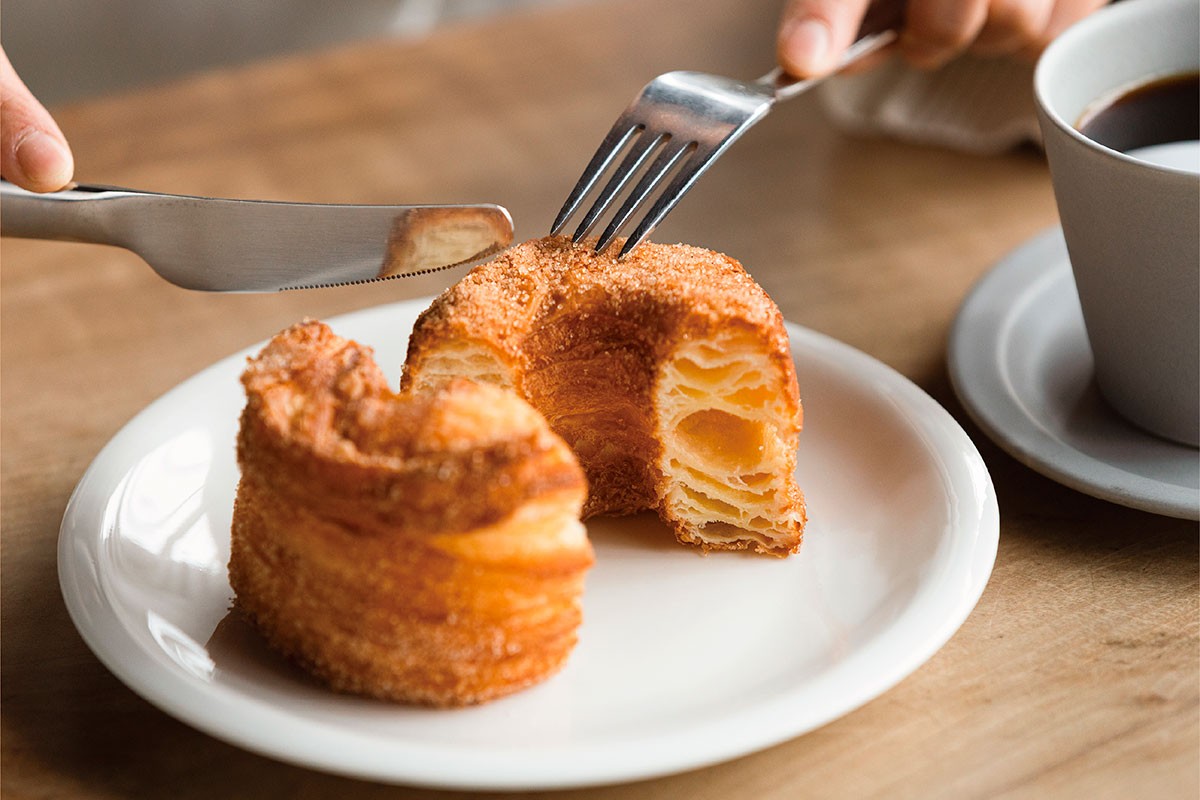 生ドーナツ専門店『トリュフドーナツ』のフレーキードーナツ