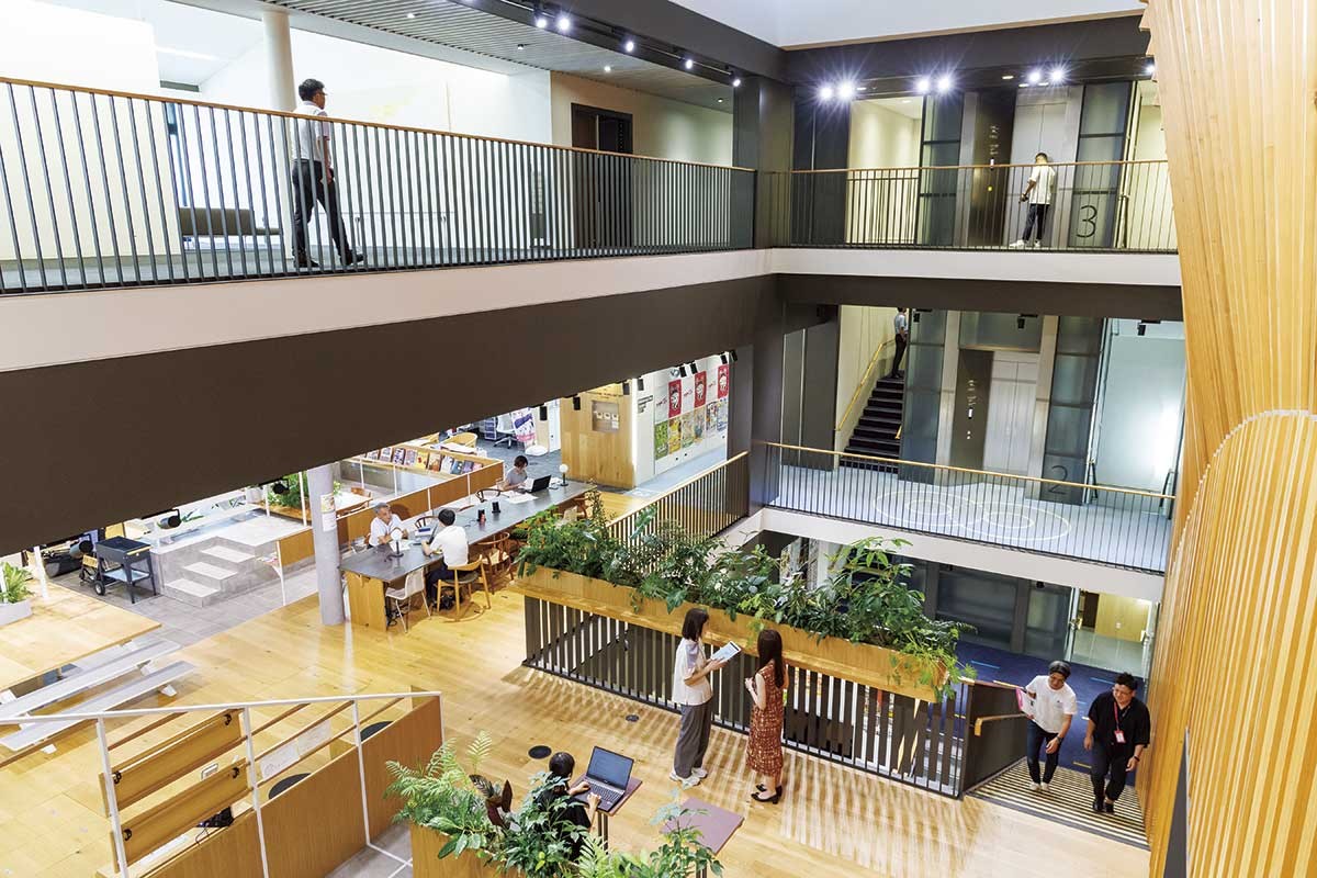 山陰の企業「山陰中央テレビジョン放送」の社内