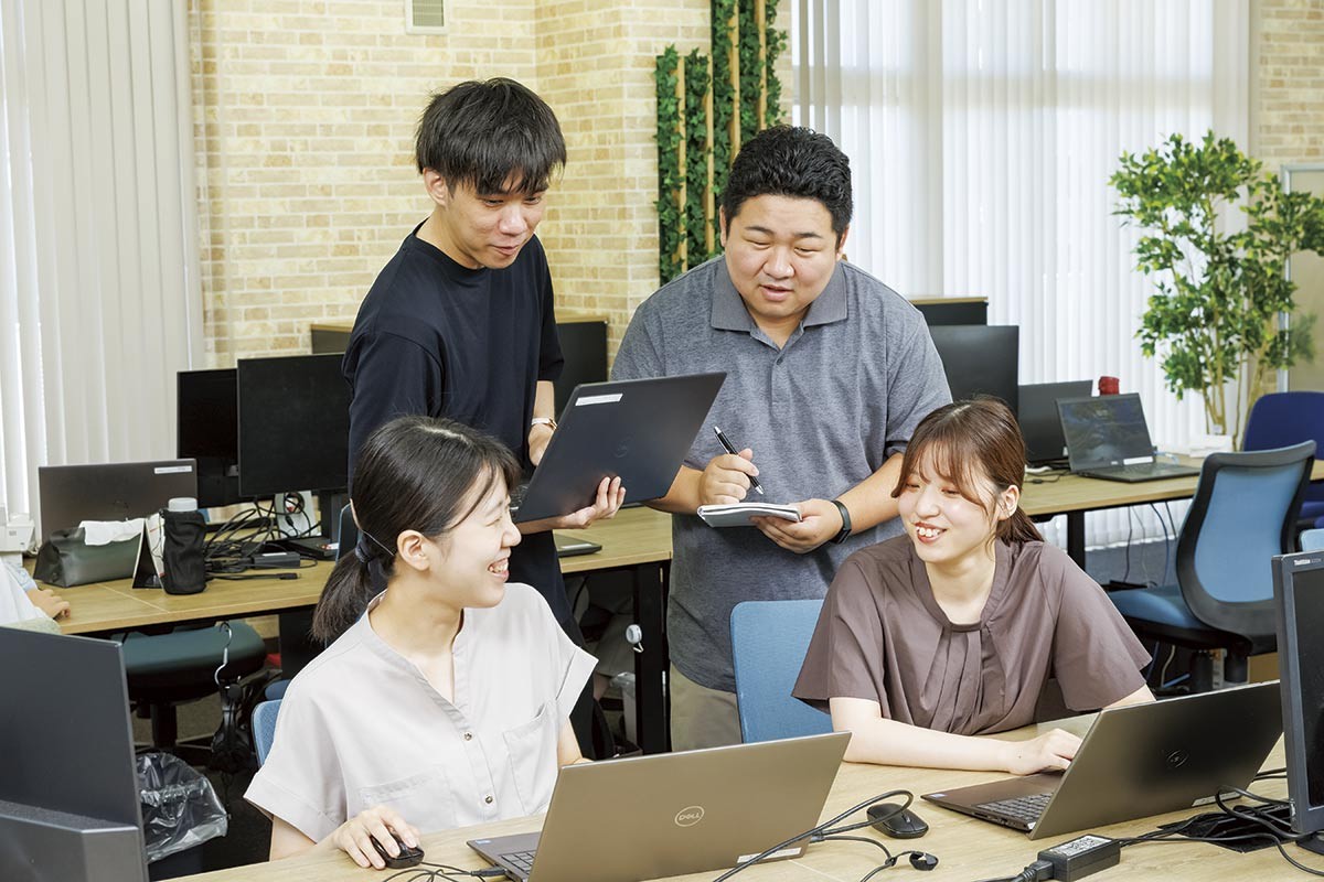 山陰の企業「アイティープロデュース」の社員のみなさん