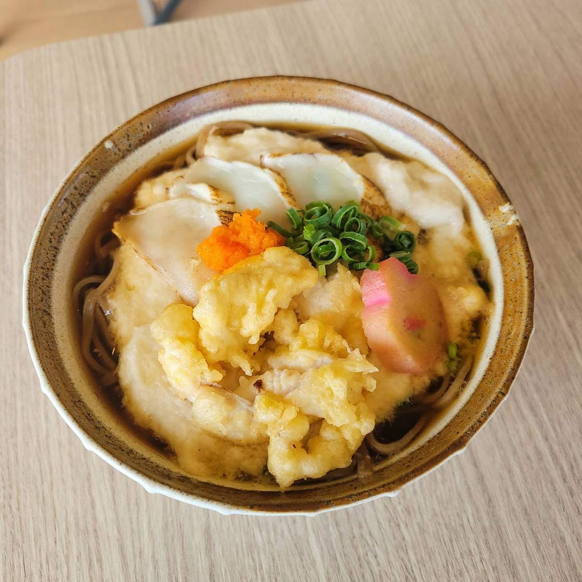 『道の駅ほうじょう』の「ふぐの炙り・白子天ぷらそば」