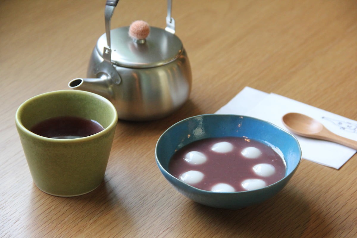 島根県松江市にある『お茶とお菓子 横尾』で販売しているおしること紅茶セット