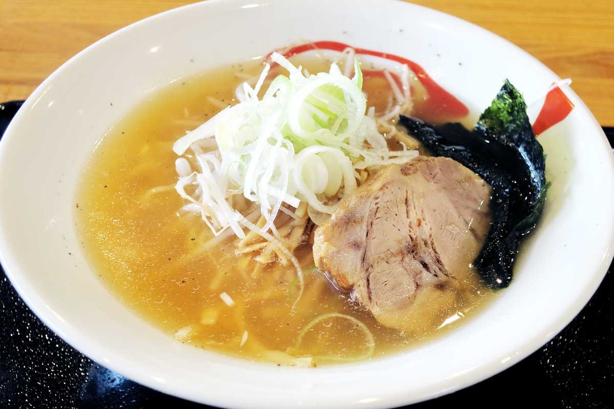 島根県松江市西津田にある『牛骨ラーメン たかうな 松江店』の「牛骨ラーメンしょうゆ（極み白）」