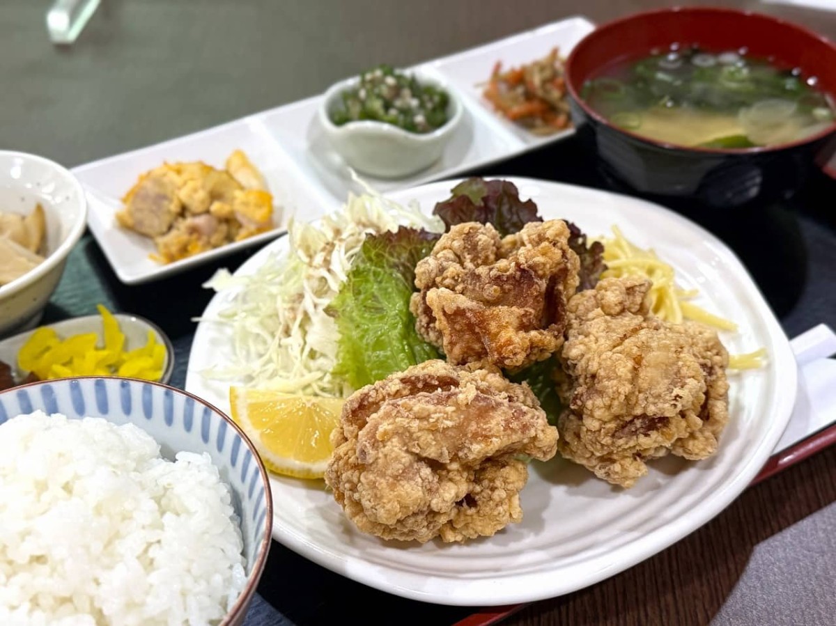 米子市『花風船』の「唐揚げ定食」