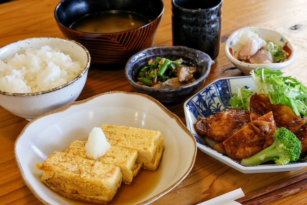 出雲市斐川町『てんやわんや』の「だしまきとおかず定食」