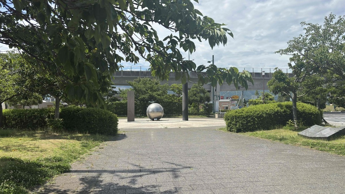 島根県出雲市の水遊びスポット『姫原西公園』の様子