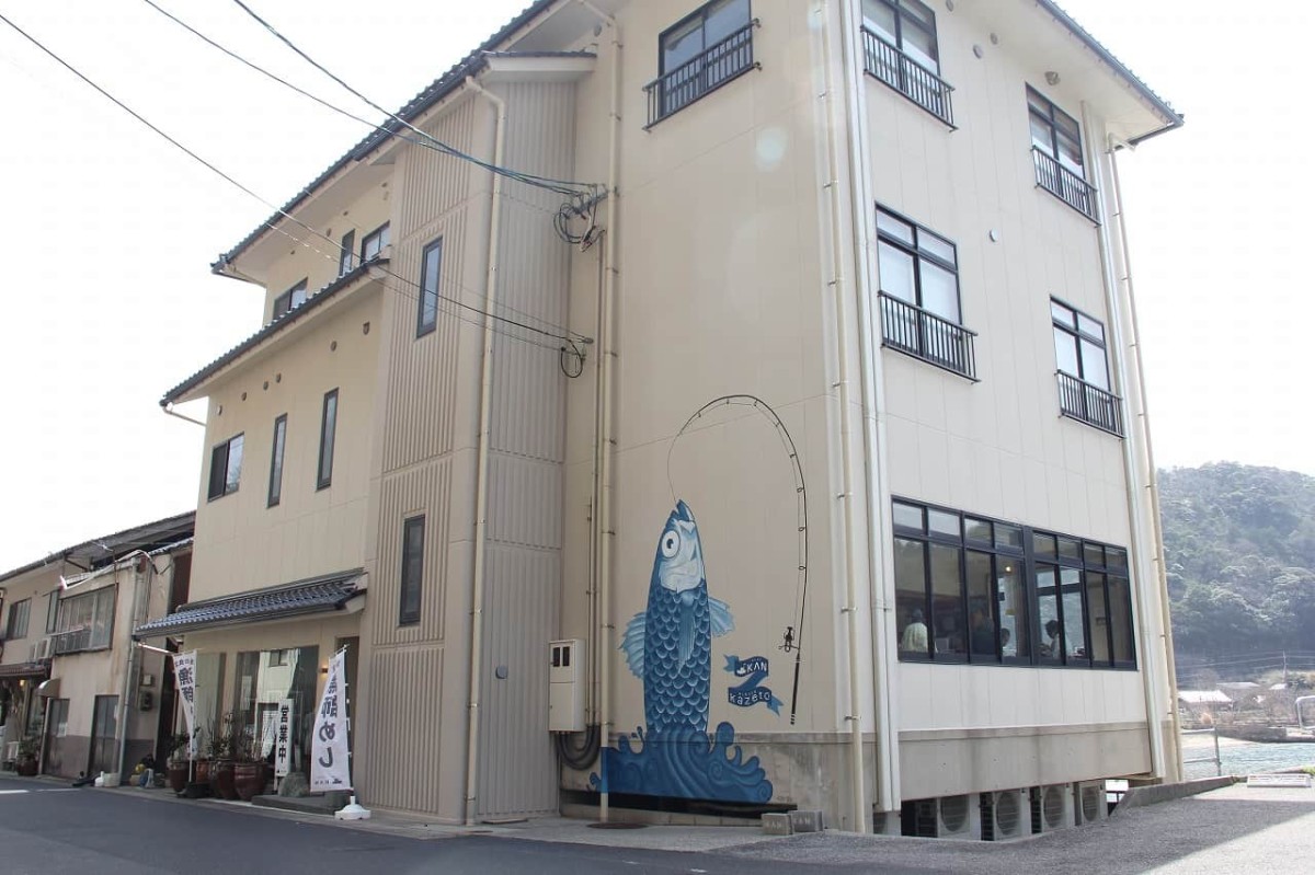 島根県大田市温泉津町にある『港の食堂KAN』の外観