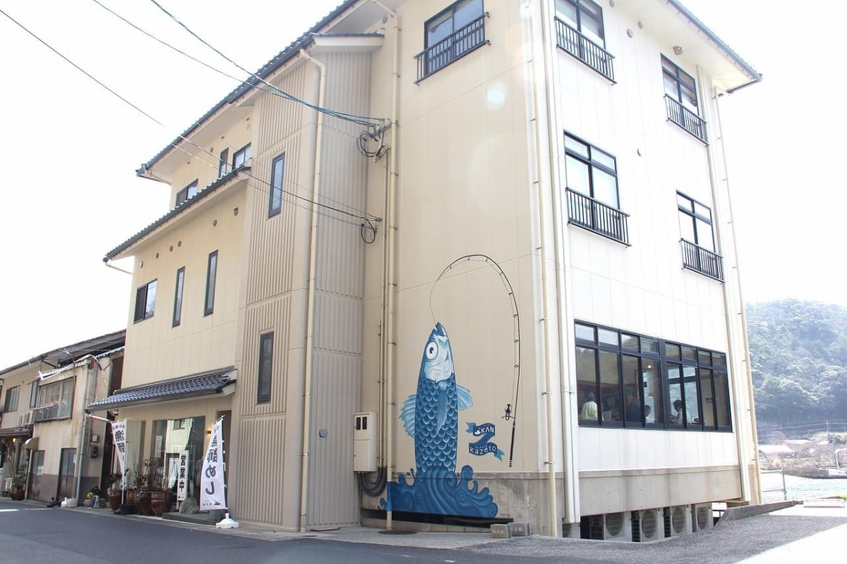 島根県大田市温泉津町にある『港の食堂KAN』の外観