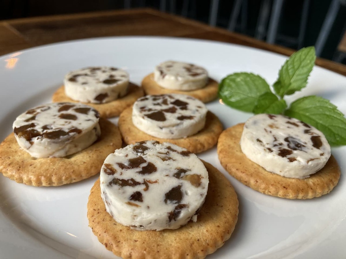 島根県出雲市代官町にある『BAR FACTLIER（バーファクトリエ）』で販売している軽食