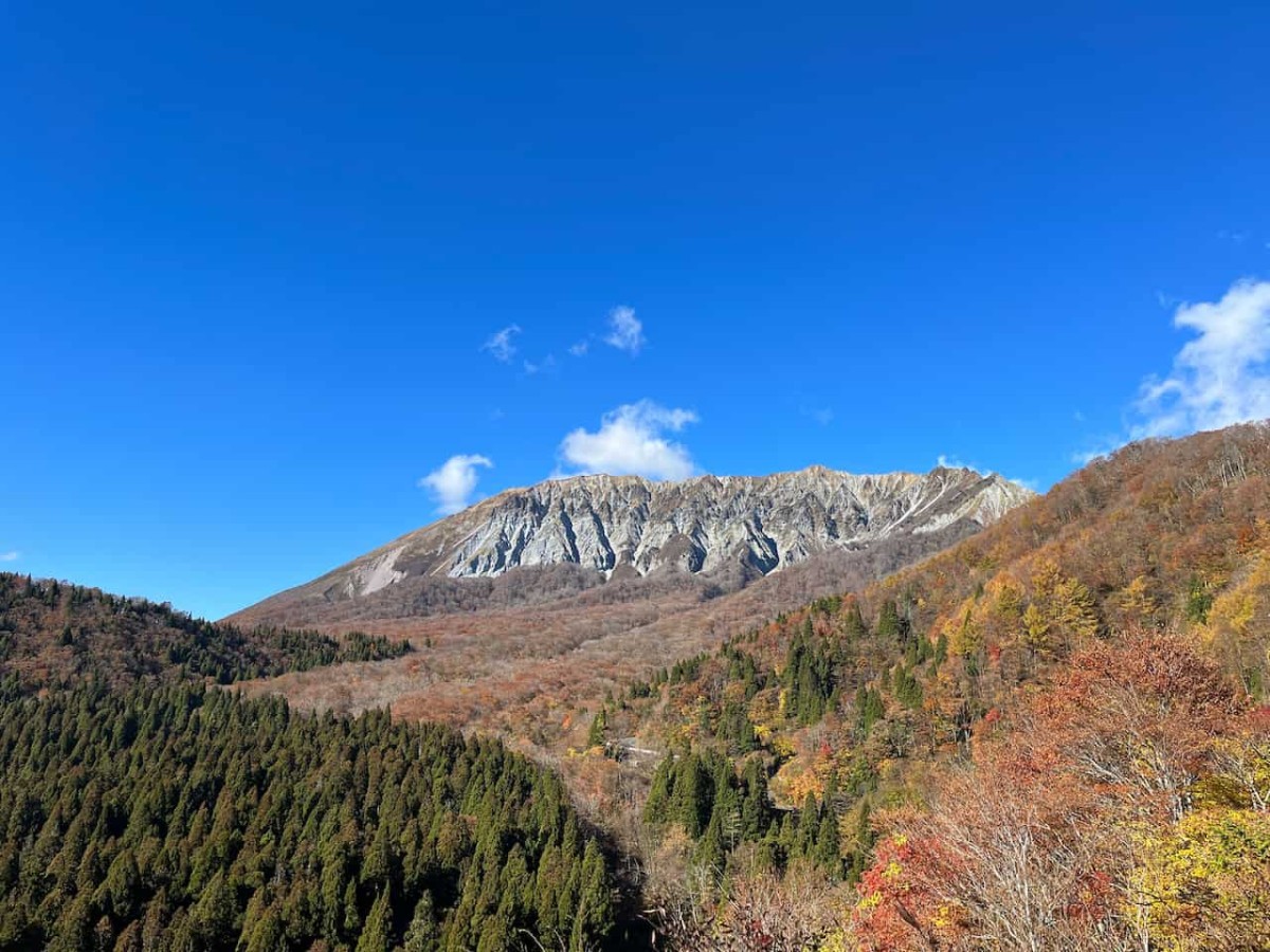 鳥取県大山エリアで見られる『鍵掛峠展望台』から見える景色_紅葉