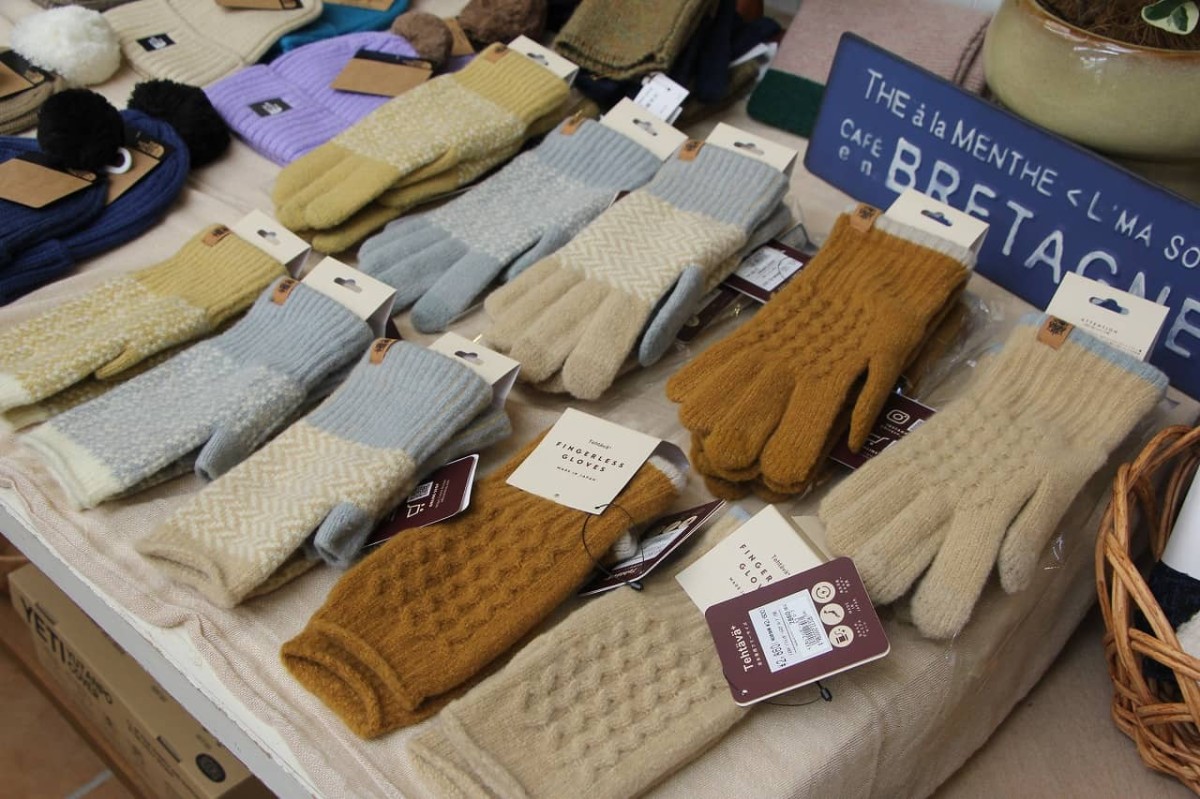 島根県松江市にある雑貨屋『デコレ』で販売している「テスタバ」の手袋