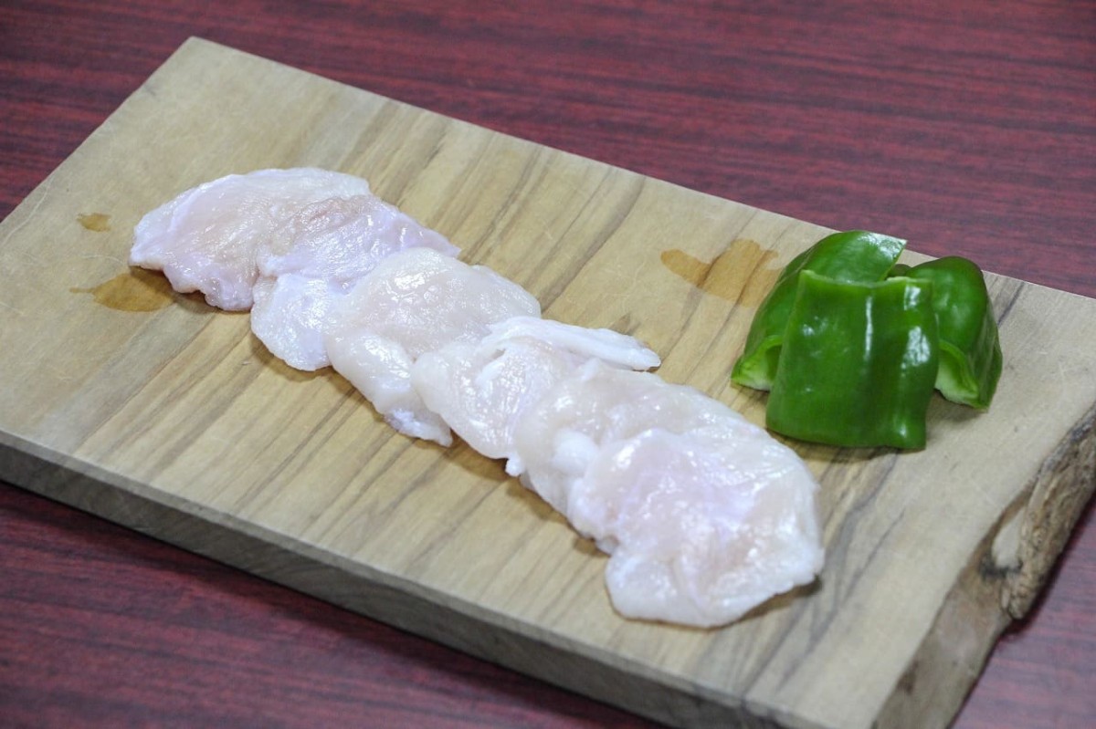 島根県松江市伊勢宮にある『叉鬼の焼肉酒場』で提供しているジビエ肉「ワニ」