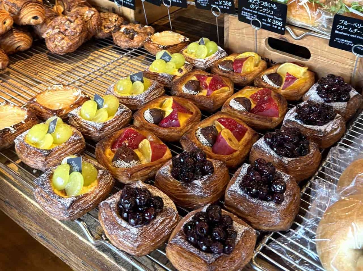 島根県松江市にある『PANTOGRAPH（パンタグラフ）』で販売しているサツマイモを使用した「栗とさつまいものデニッシュ」