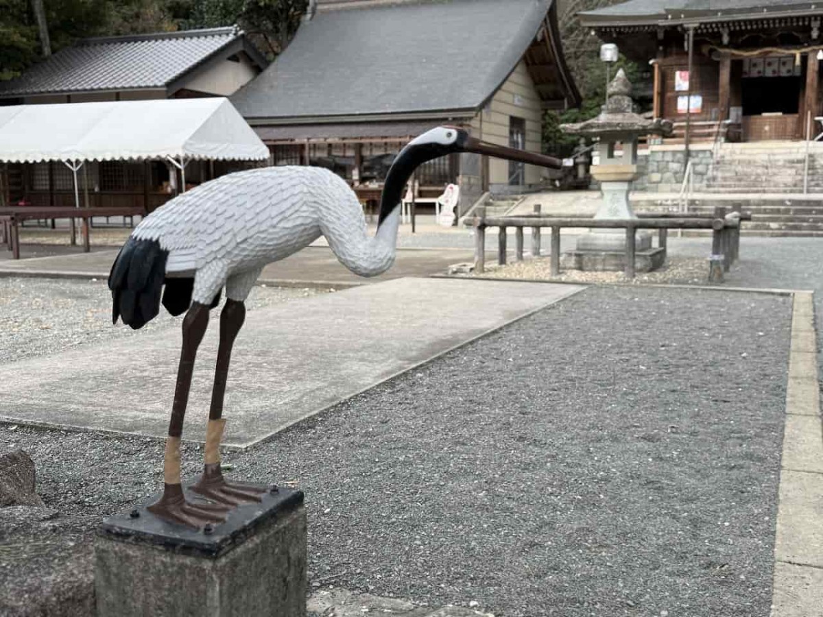 島根県大田市にある『物部神社』の狛鶴
