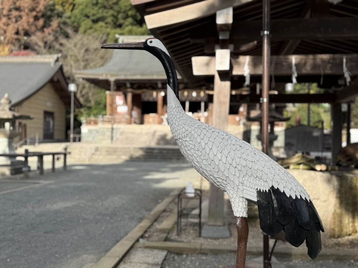 島根県大田市にある『物部神社』の狛鶴