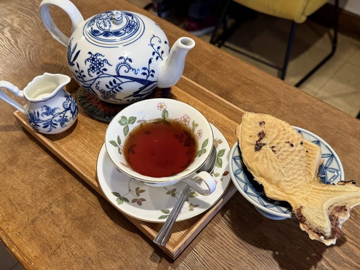 鳥取県米子市にある『紅茶とたい焼き甘党の店 あんあん』のたい焼きと紅茶