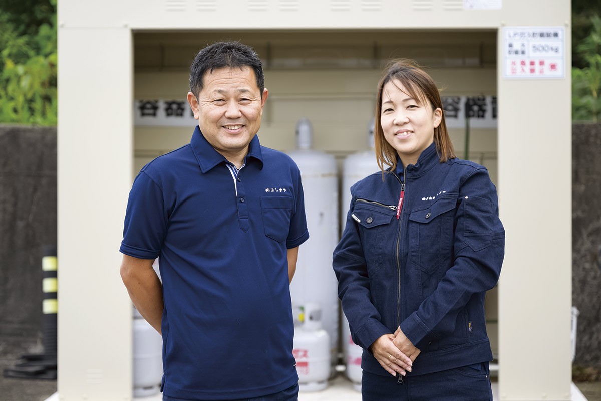 安来市「株式会社はしまや」のスタッフたち