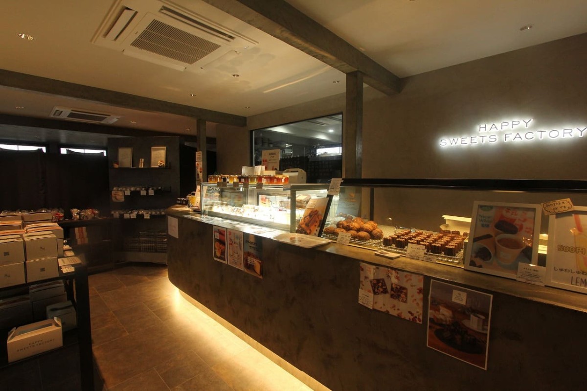 島根県松江市にある洋菓子店『HAPPYSWEETSFACTRY（ハッピースイーツファクトリー）』の店内