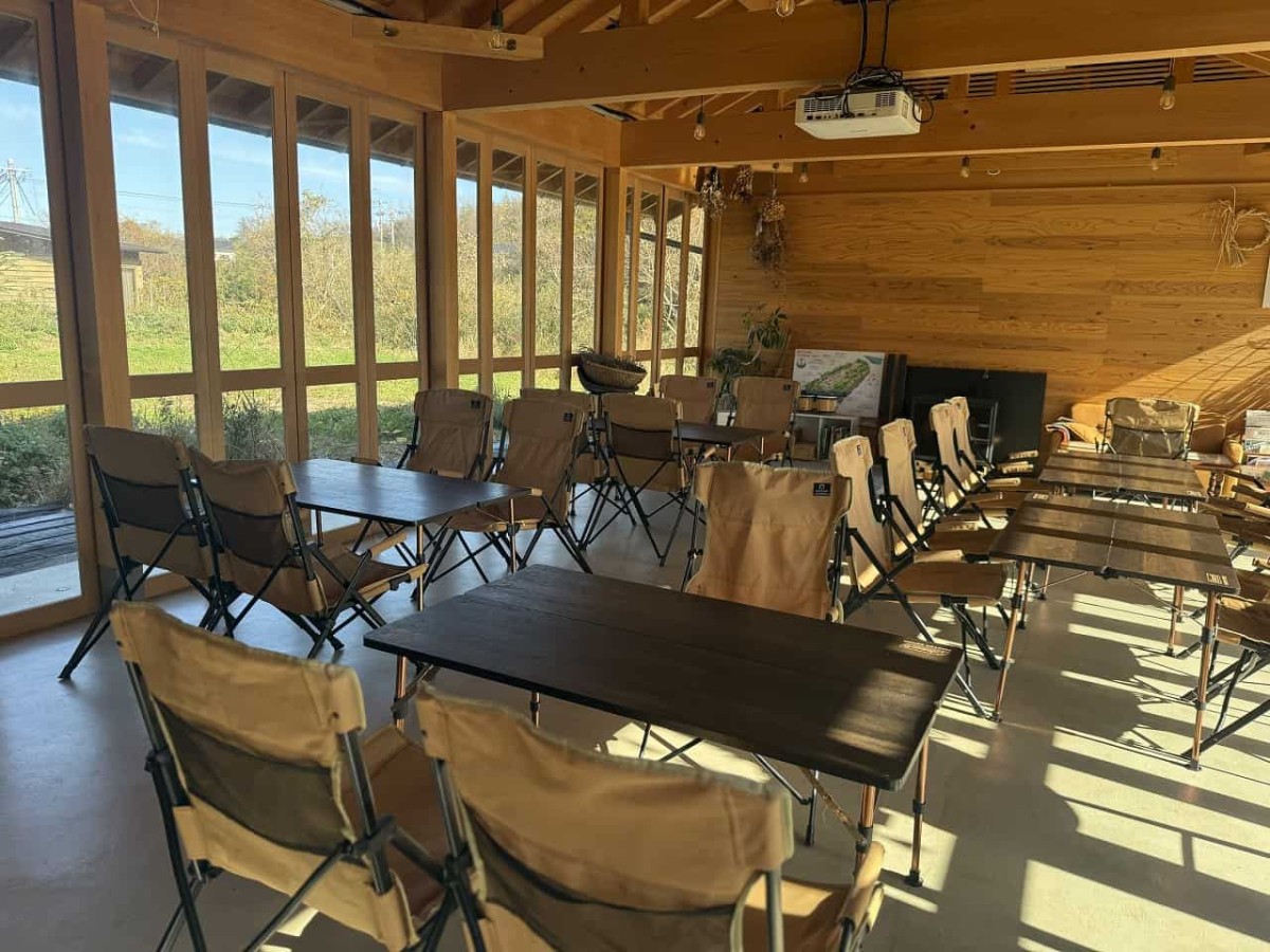 島根県江津市にある『NAOfarmcafe』の店内