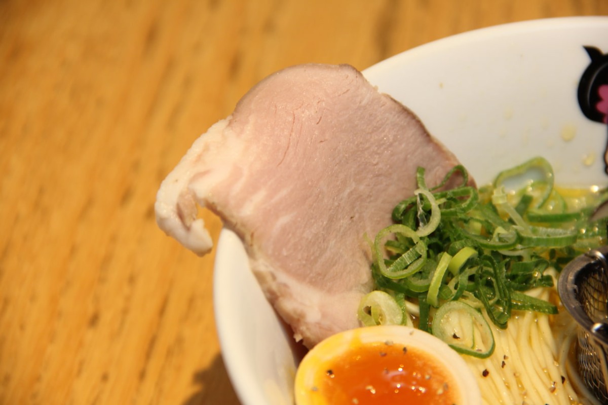 島根県出雲市の人気ラーメン店『かみあり製麺』の「しじみ塩ラーメン」