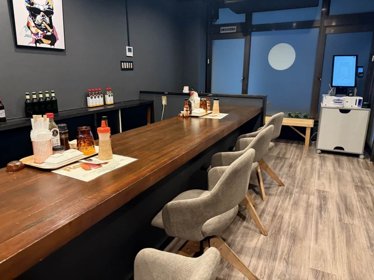 島根県松江市にあるとんかつ専門店『金の豚』の店内