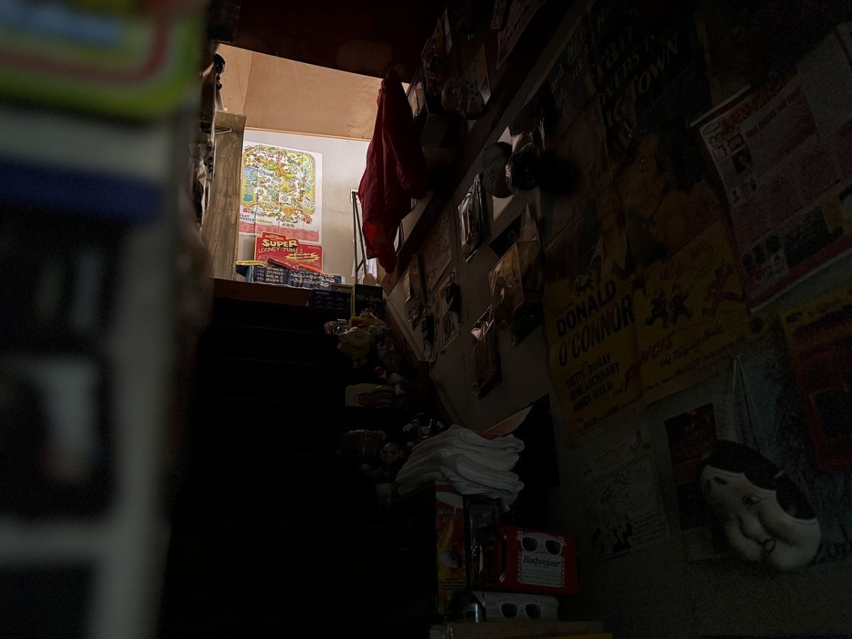 鳥取県境港市にあるハンバーガーショップ『sunny』の２階へ上がる階段