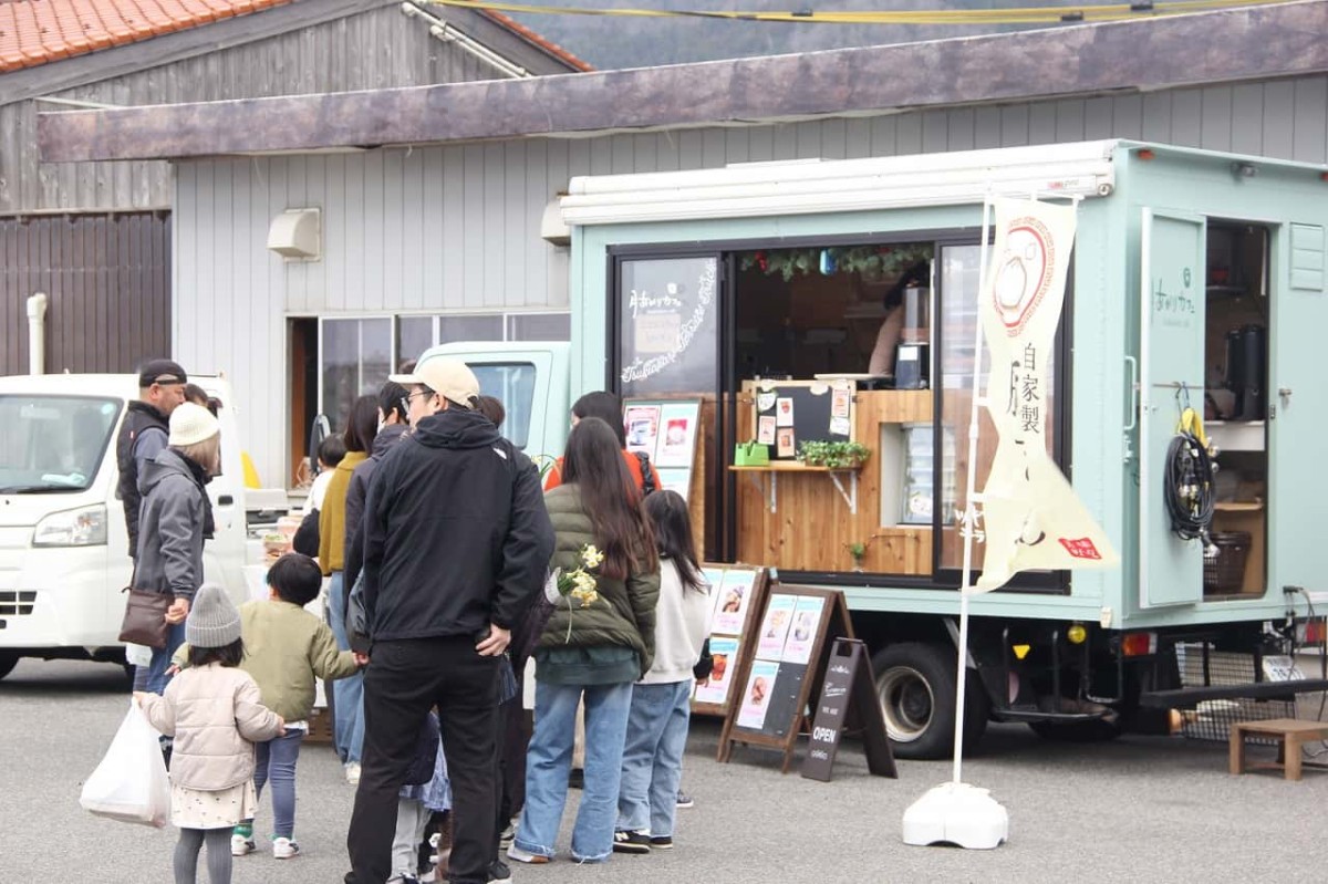島根県隠岐郡で開催された『すいせん祭り』で出店していた『月明かりカフェ』の様子