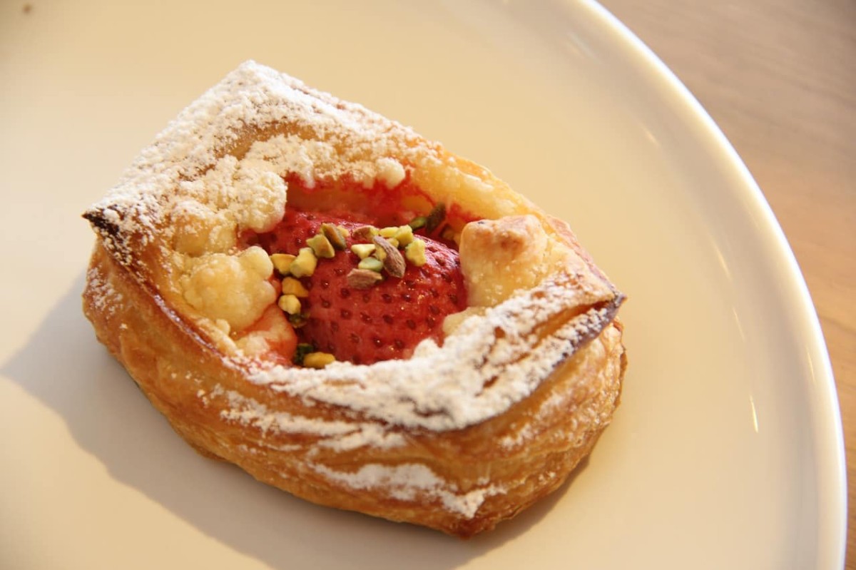 鳥取県米子市にあるベーカリー『ひがしやまマーケット』で販売している春のイチオシのデニッシュ