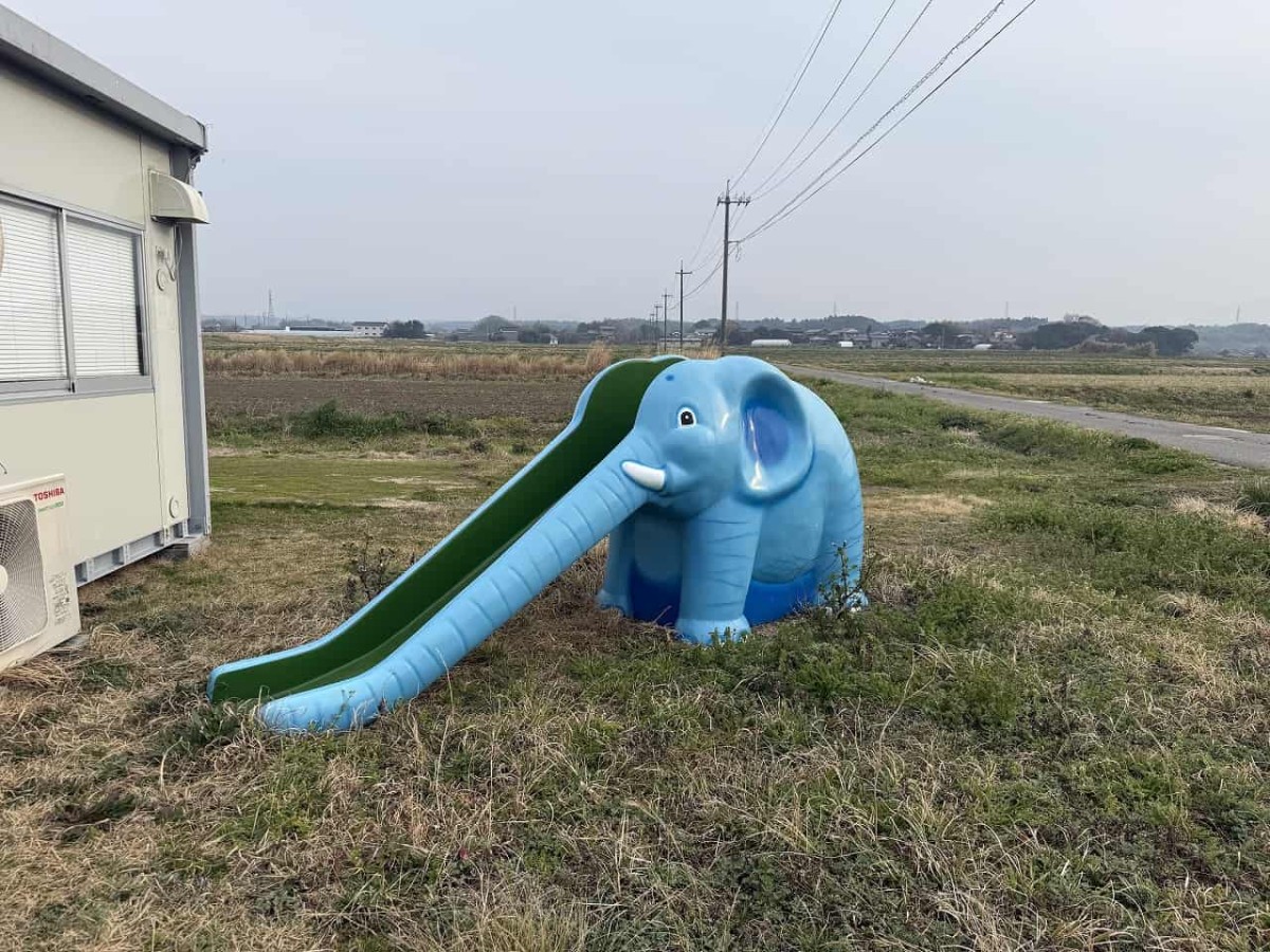 鳥取県西伯郡大山町にある『風車公園』にあるゾウの滑り台