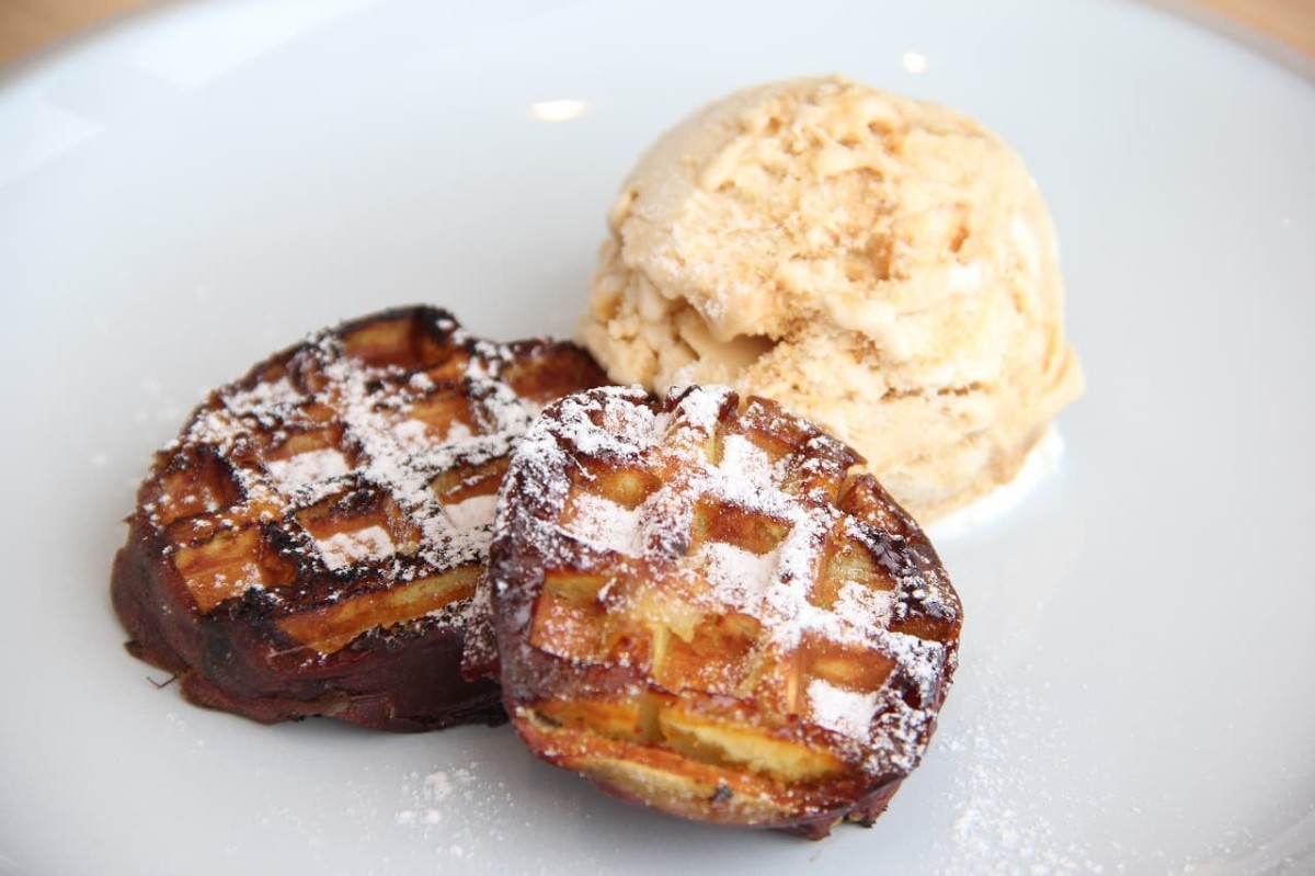 島根県出雲市にある『Caffe&PizzaLOCALE』で販売している「イモッフル」