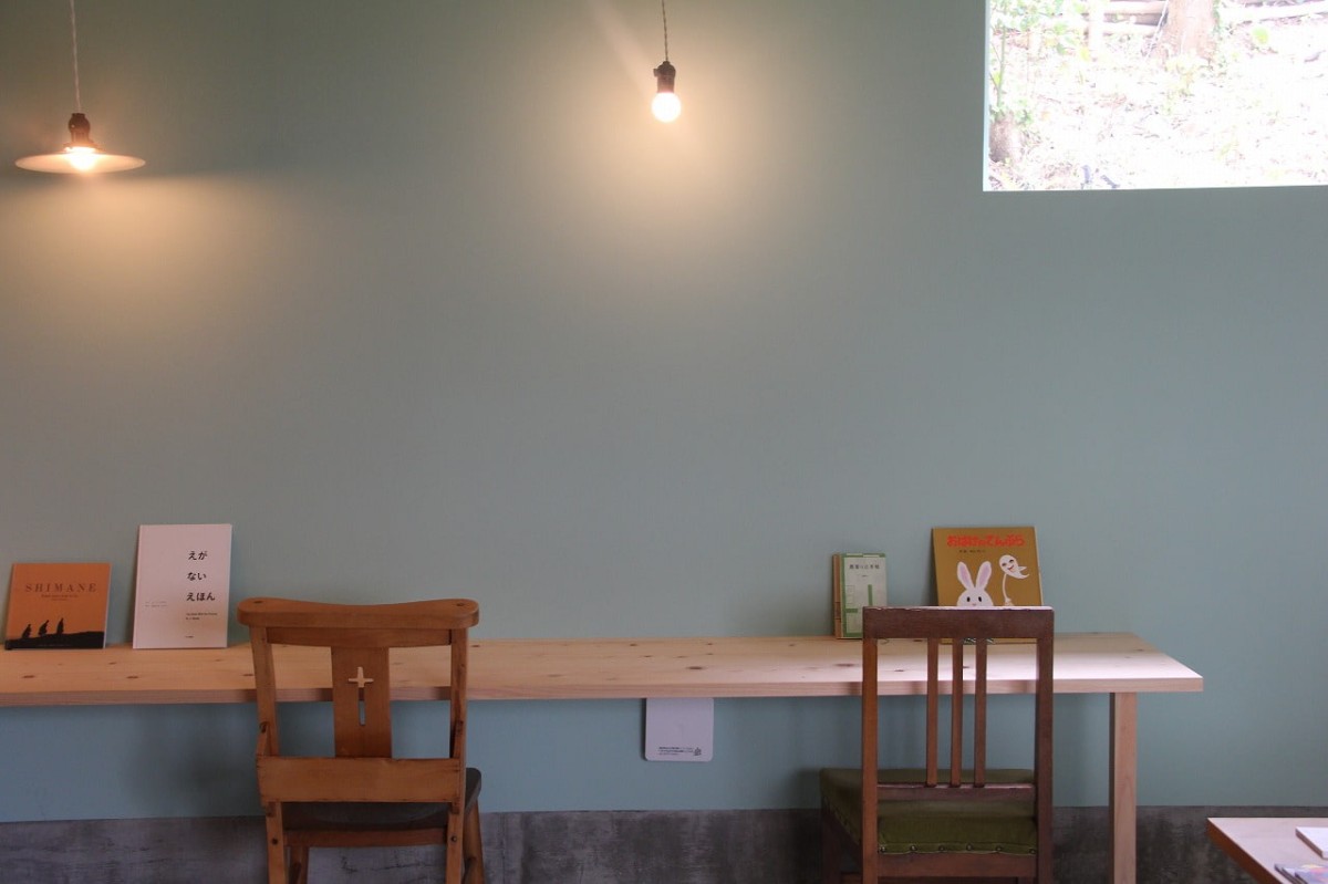 島根県松江市にある『お茶とお菓子 横尾』の店内