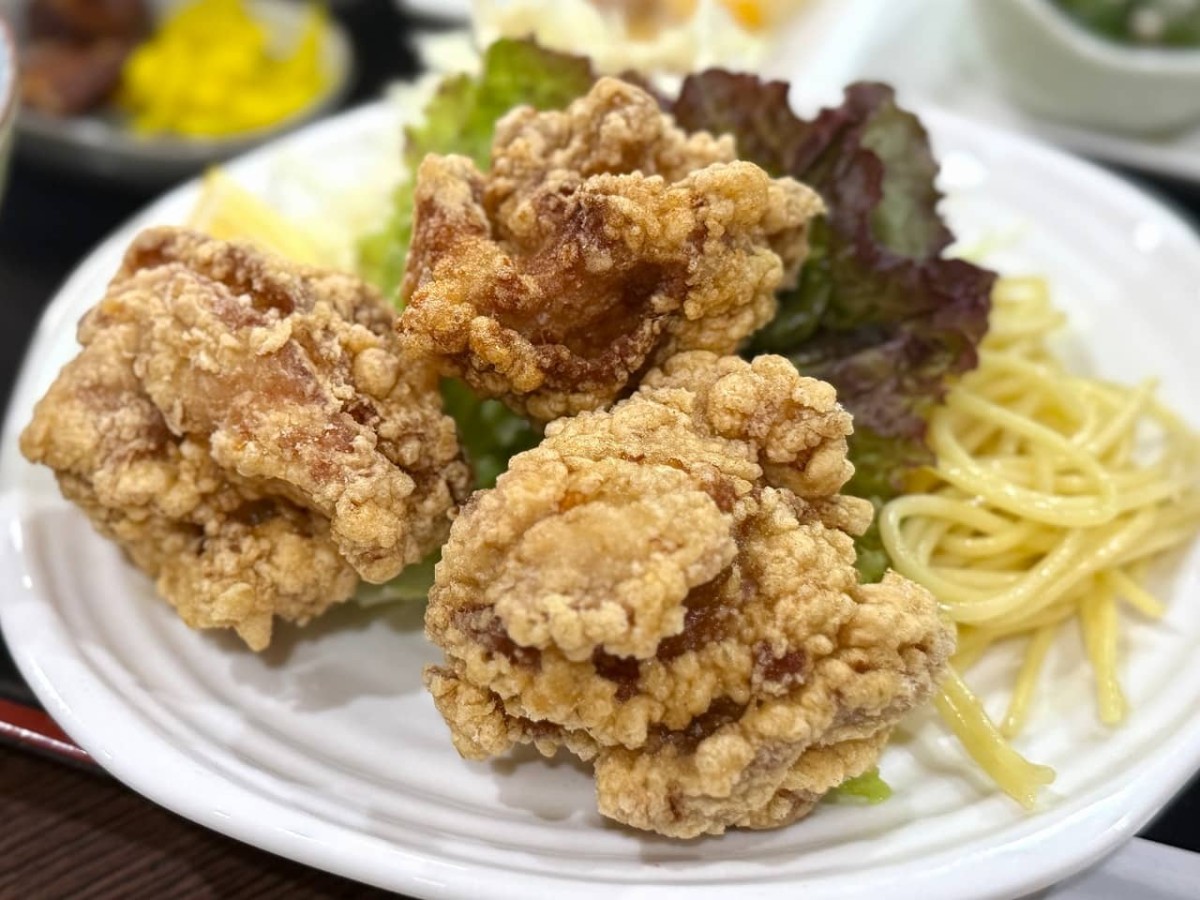 鳥取県米子市にある『花風船』で販売している「唐揚げ定食」