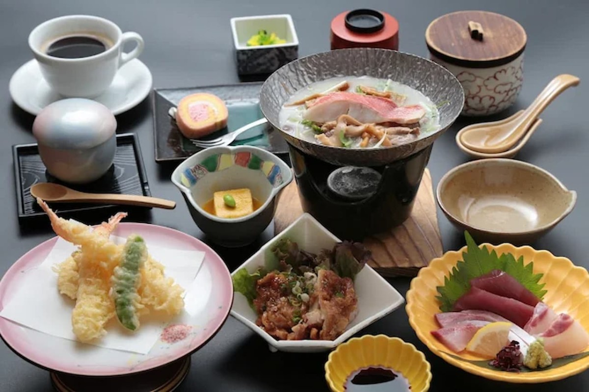 鳥取県米子市にある『海鮮れすとらん 四季庵』で販売している「四季庵御膳」