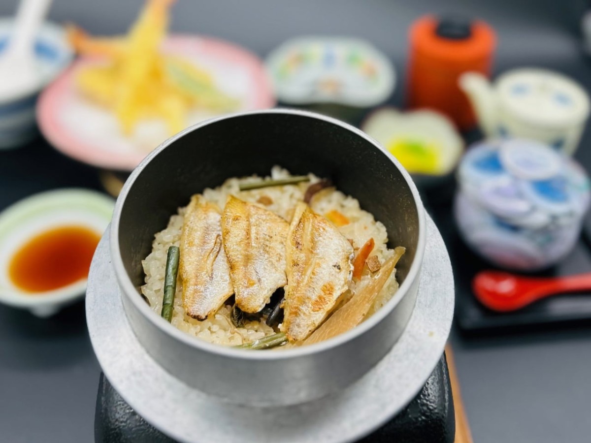 鳥取県米子市にある『海鮮れすとらん 四季庵』で販売している「のどぐろ釜めし天ぷら御膳」