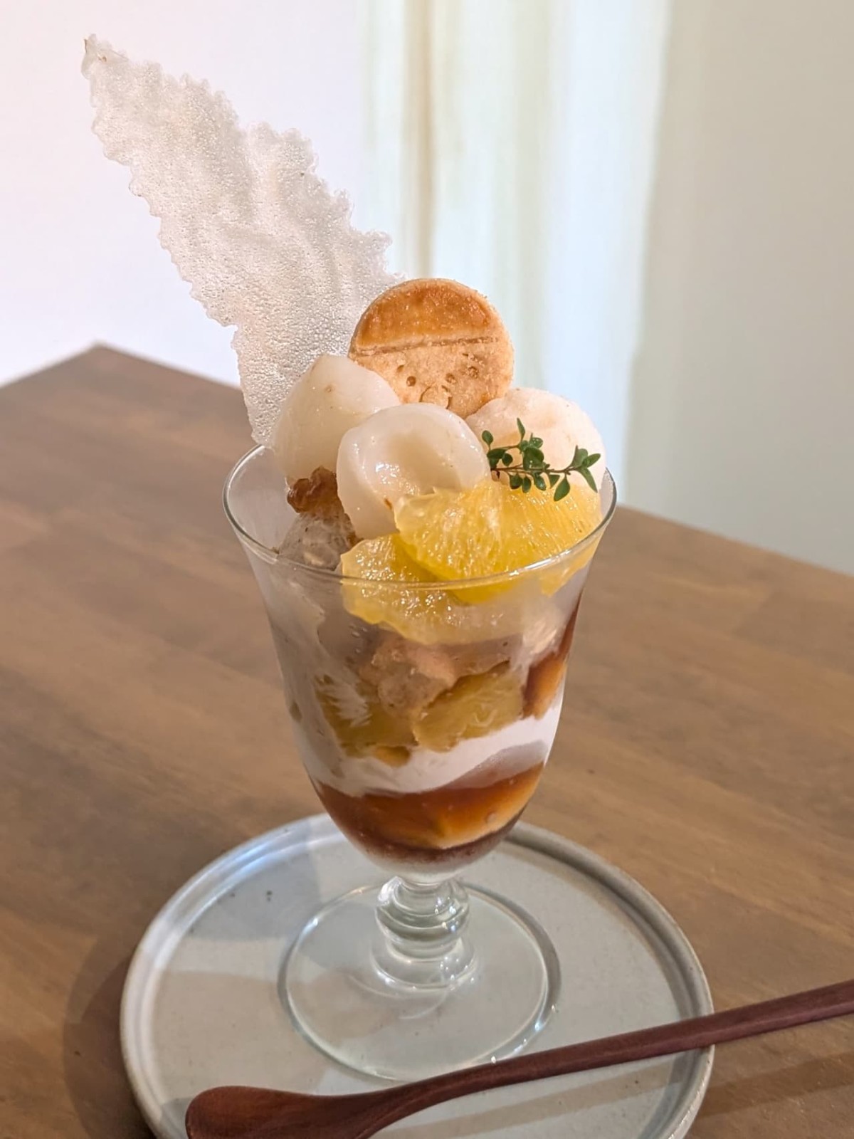 島根県松江市にある『おやつものがたりHoppe』で販売している「ライチと台湾烏龍ミルクティーの杏仁パフェ」