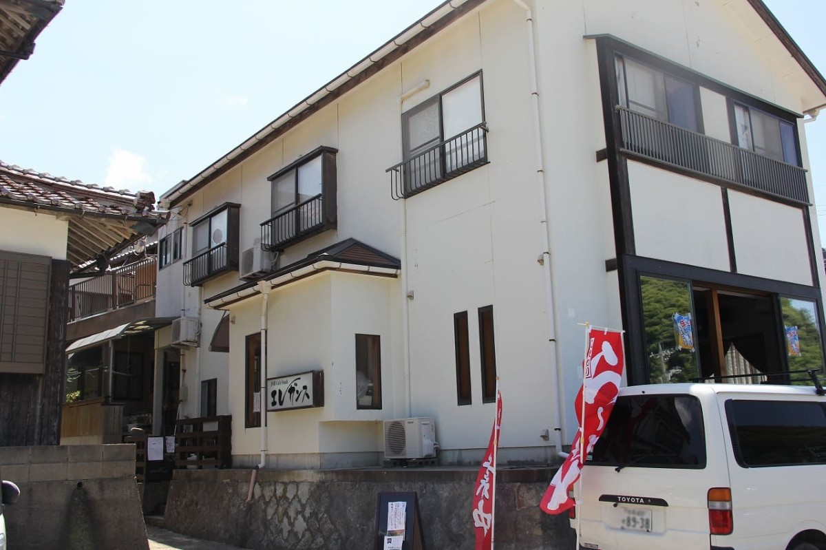 島根県松江市にある『まるはち屋北浦ビーチサイド店』の外観