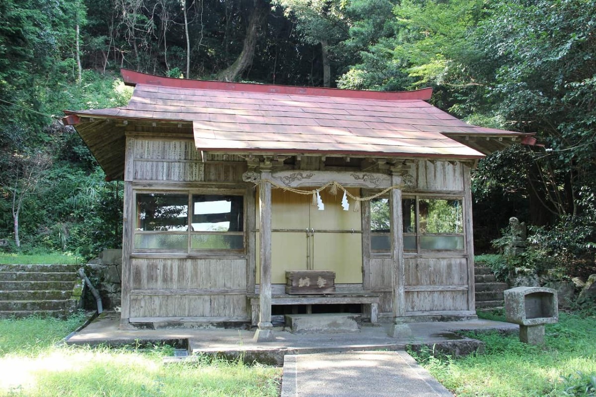 島根県松江市にある『十二所神社』の拝殿