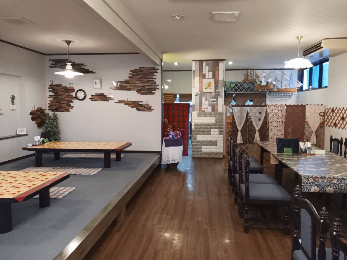 島根県出雲市にある『洋食屋リーヴェ』の店内