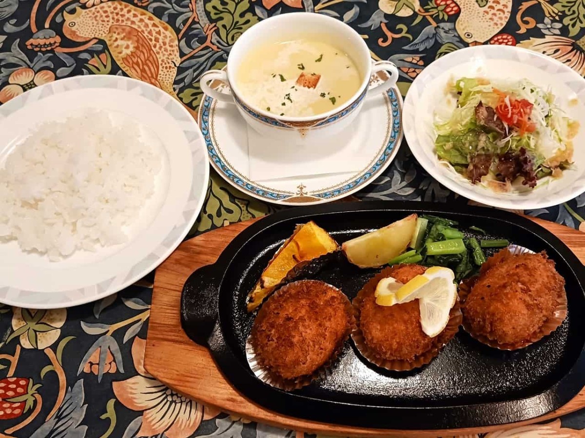 島根県出雲市にある『洋食屋リーヴェ』で販売しているカニクリームコロッケ