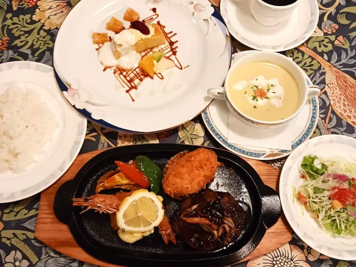 島根県出雲市にある『洋食屋リーヴェ』で販売している洋食セット