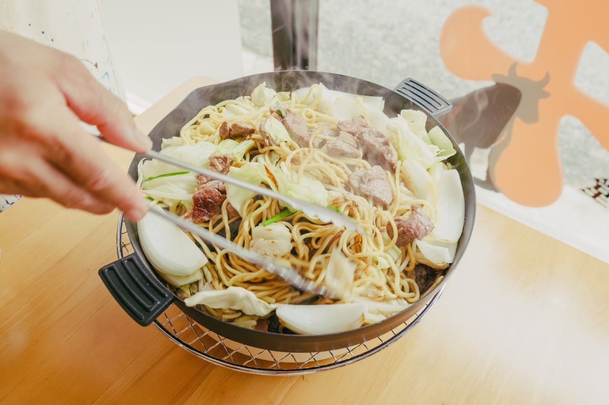 鳥取県米子市にある『とにかくにく』のジンギスカンにつく麺