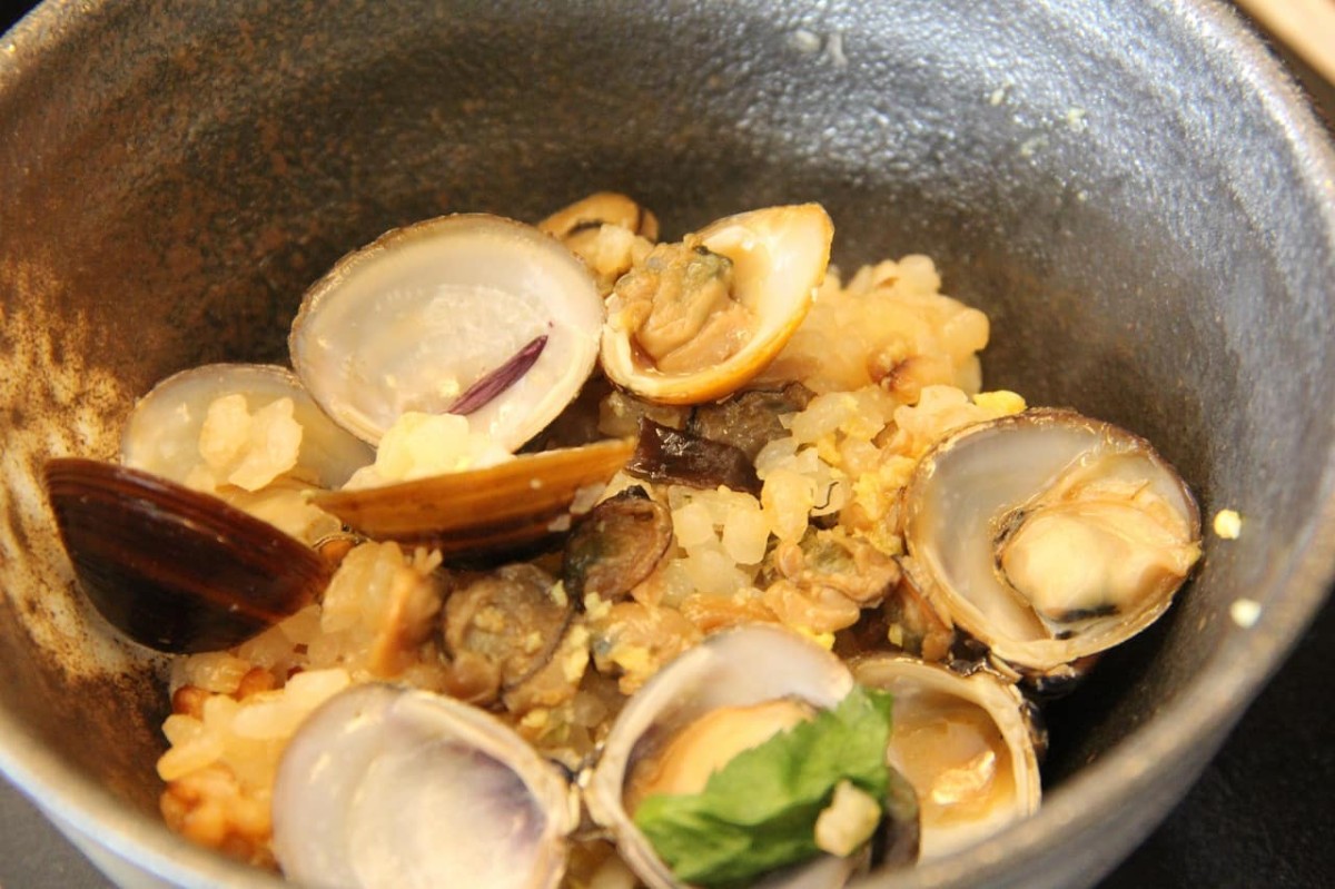 島根県松江市にある『日本料理 松江 和らく』で販売している「宍道湖しじみ雛貝めし」