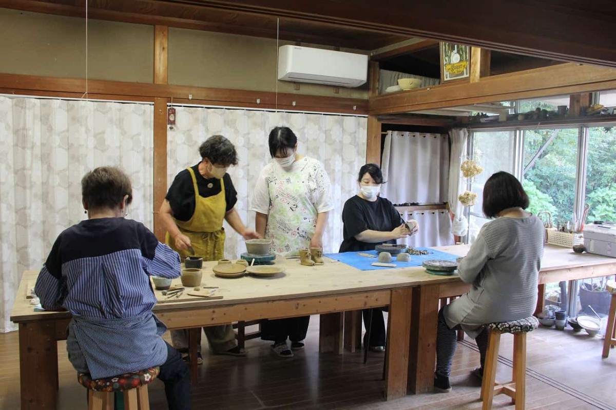 島根県松江市にある『麦風工房』の陶芸体験の様子