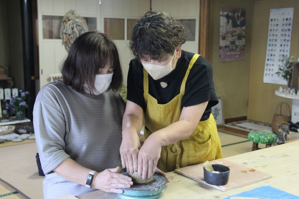 島根県松江市にある『麦風工房』の陶芸体験の様子