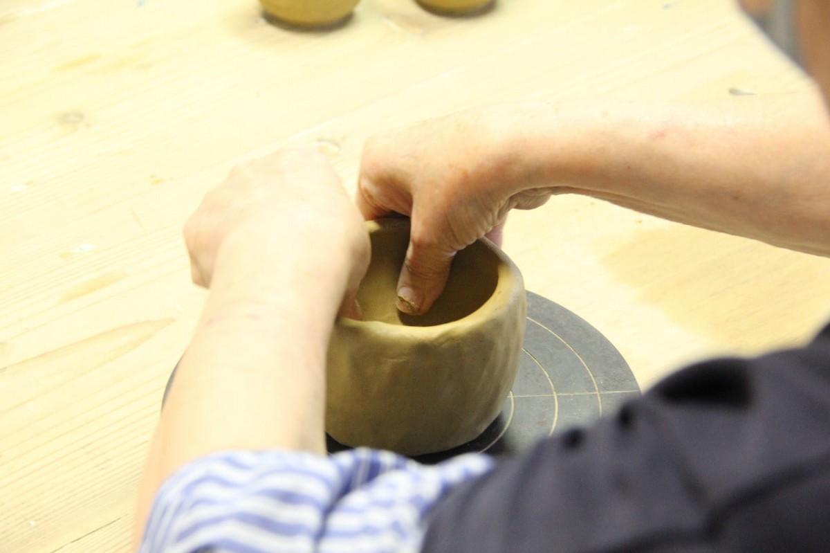 島根県松江市にある『麦風工房』の陶芸体験の様子