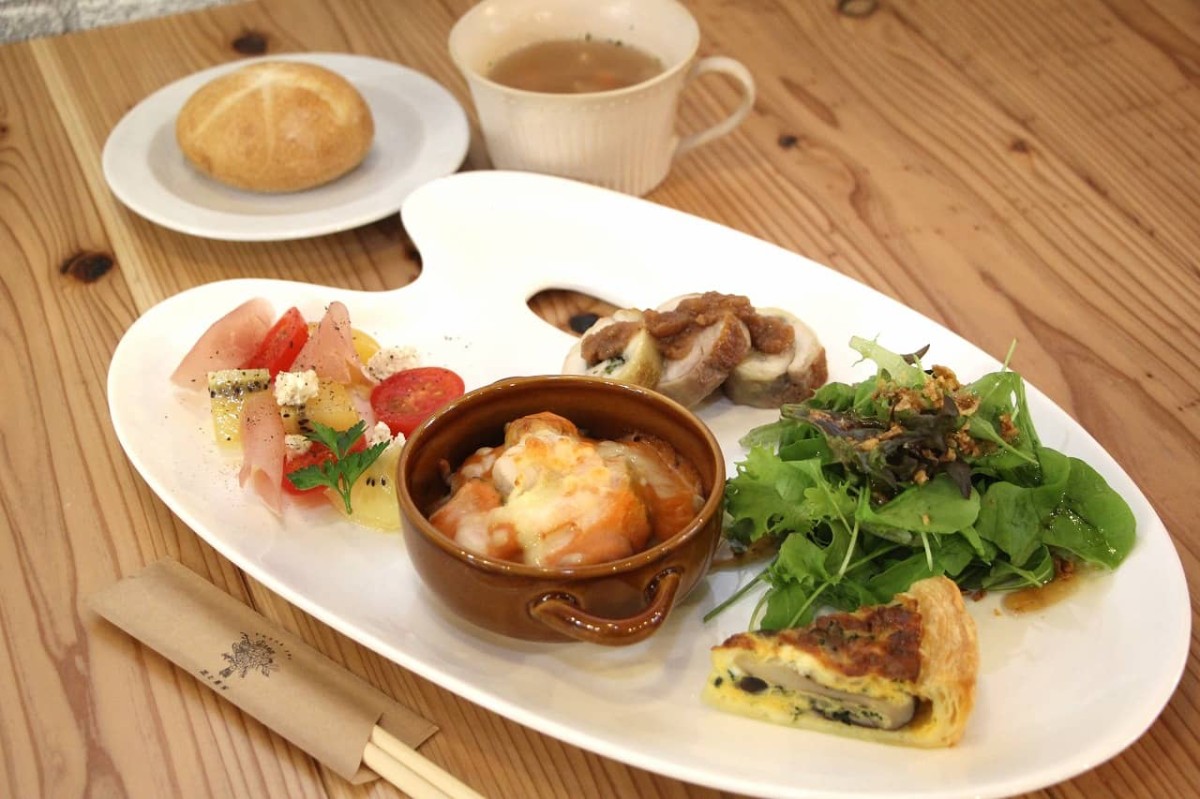 島根県出雲市にある『ごはんとカフェのお店花と果実』で提供するランチ_洋食